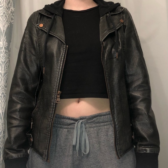 Black Rivet faux leather motorcycle jacket (M) - Picture 5 of 9